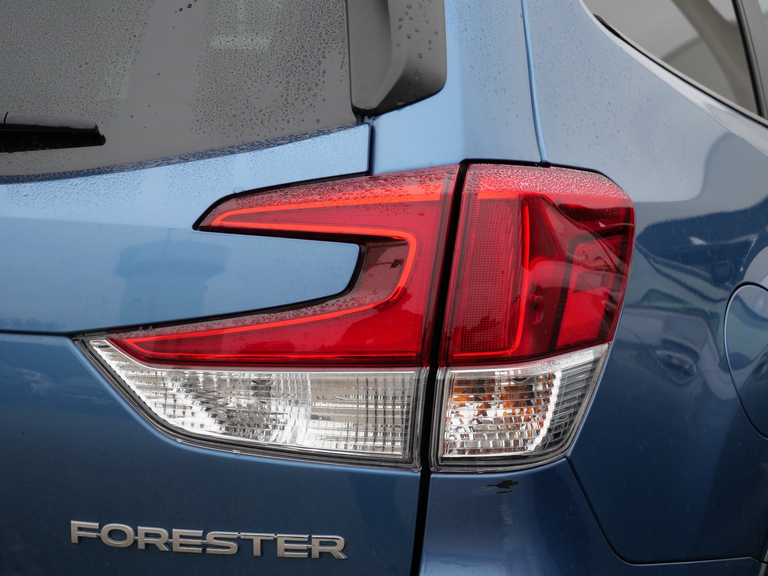 Used 2020 Horizon Blue Pearl Subaru Premium image 8