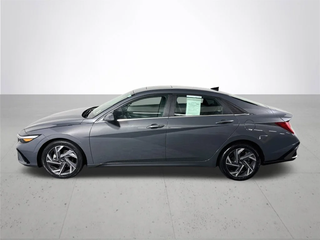 Used 2025 Gray Hyundai SEL Convenience image 9
