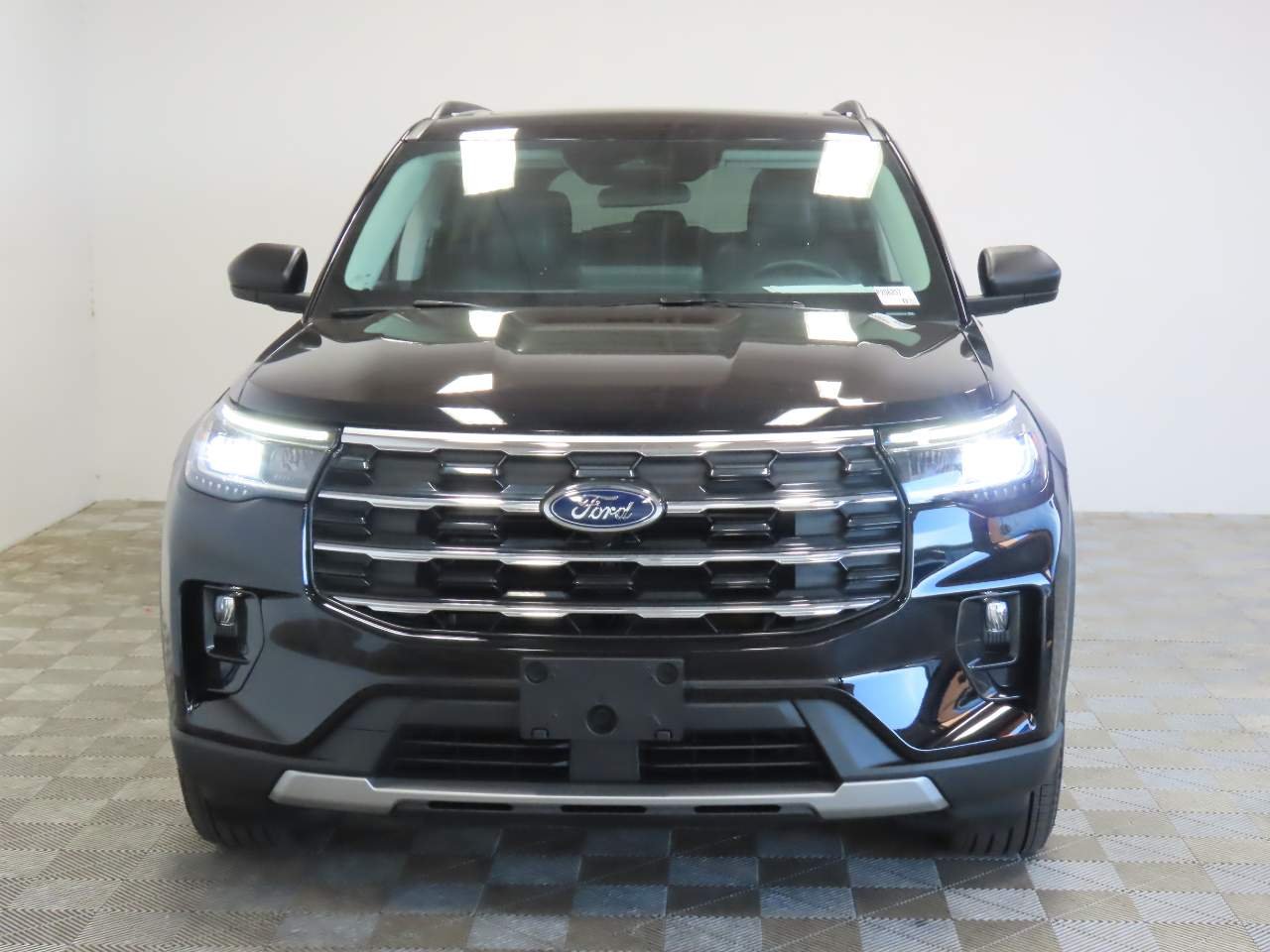 Used 2025 Agate Black Ford Active image 2