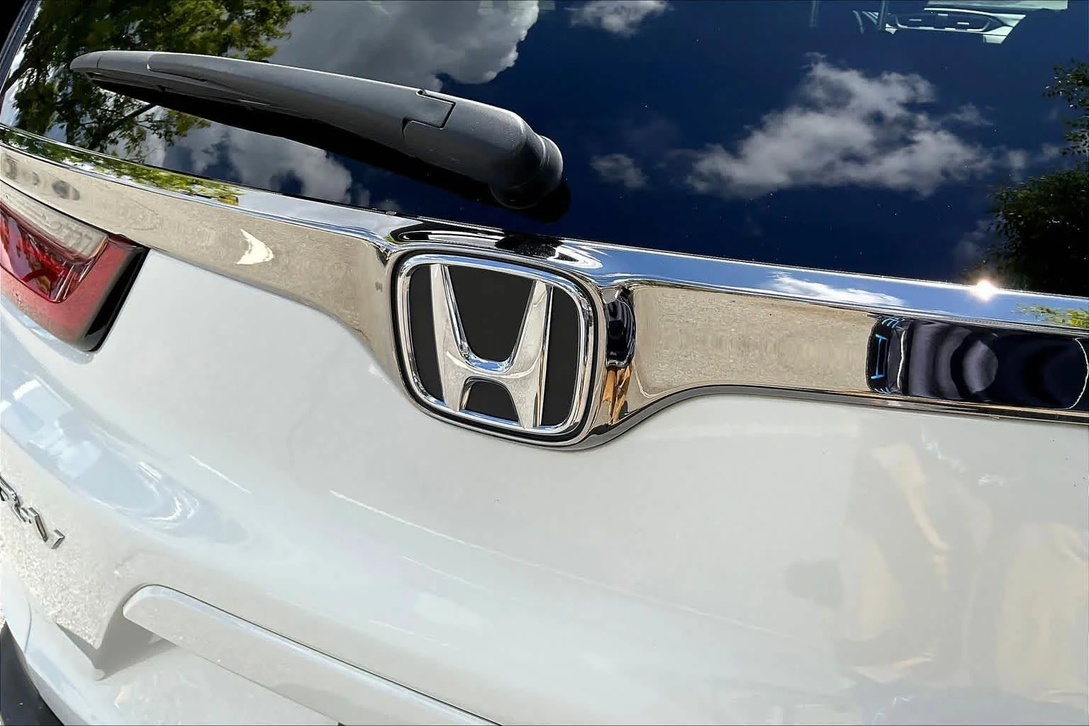 Used 2022 Platinum White Pearl Honda EX-L image 31
