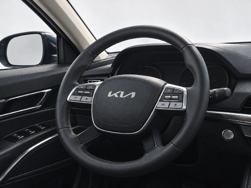 Used 2022 Black Kia EX image 34