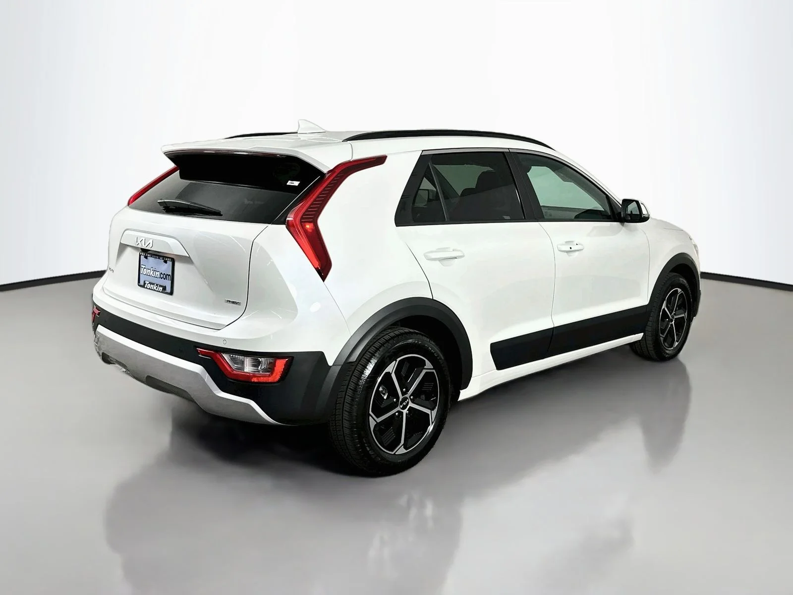 Used 2025 Snow White Pearl Kia EX image 7