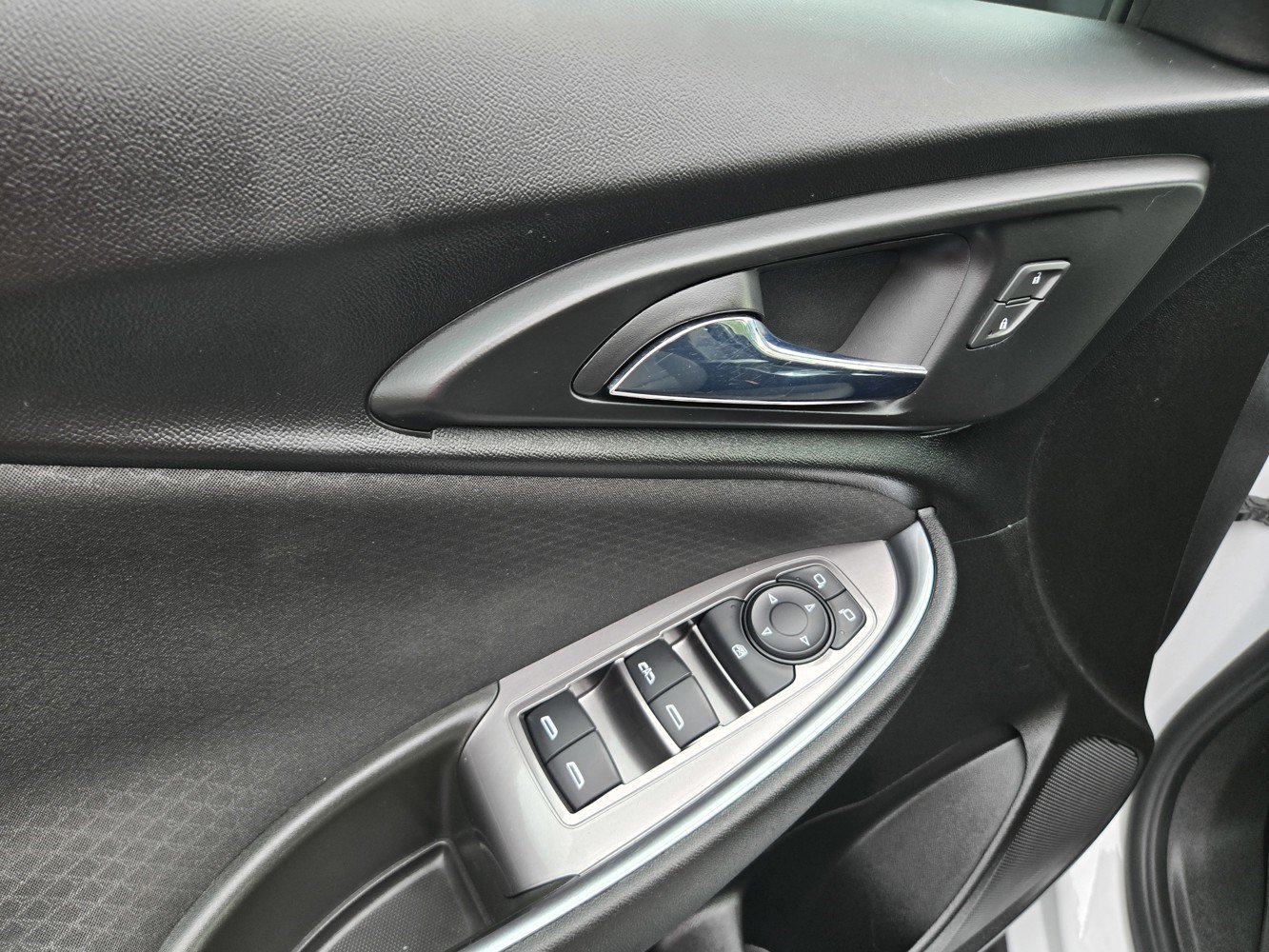 Used 2021 SUMMIT WHITE Chevrolet LT image 33
