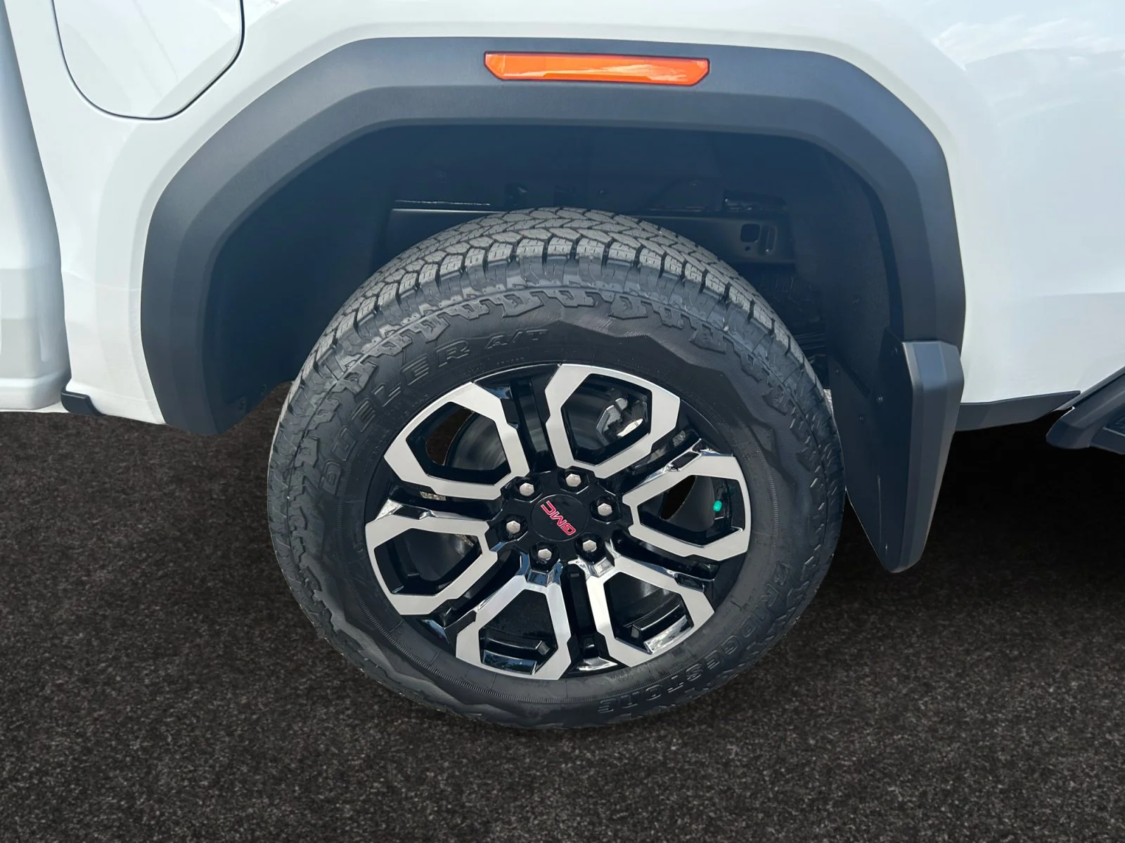 New 2026 Summit White GMC AT4 image 9