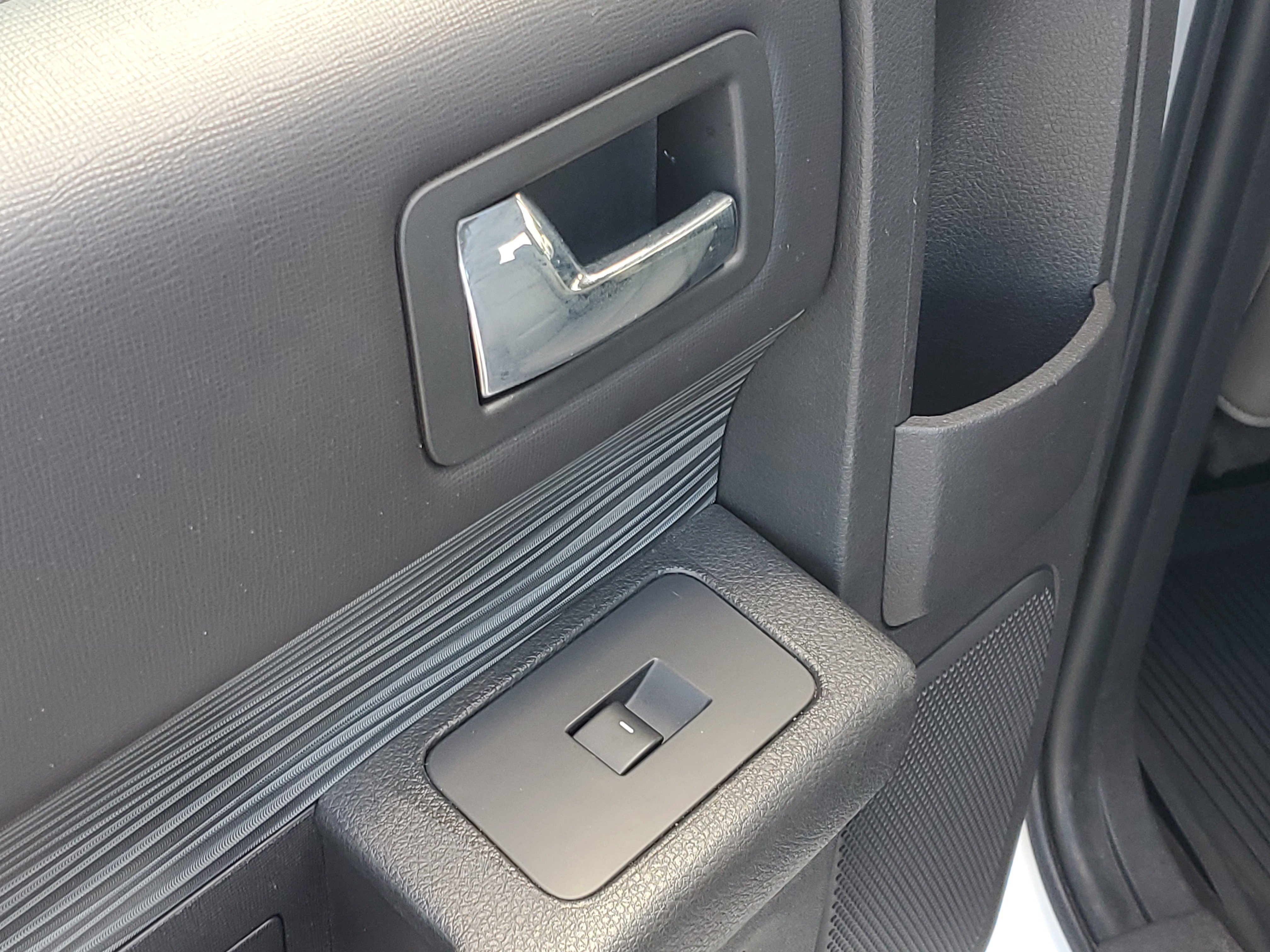 Used 2019 Oxford White Ford SEL image 14