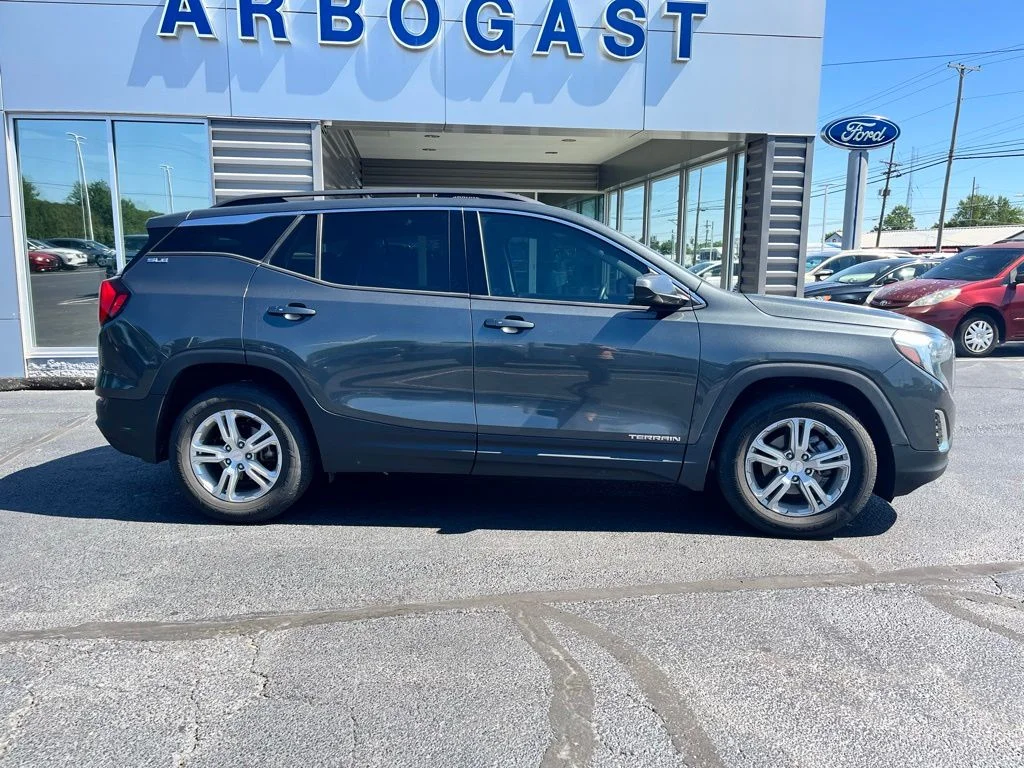 Used 2020 Gray GMC SLE image 4
