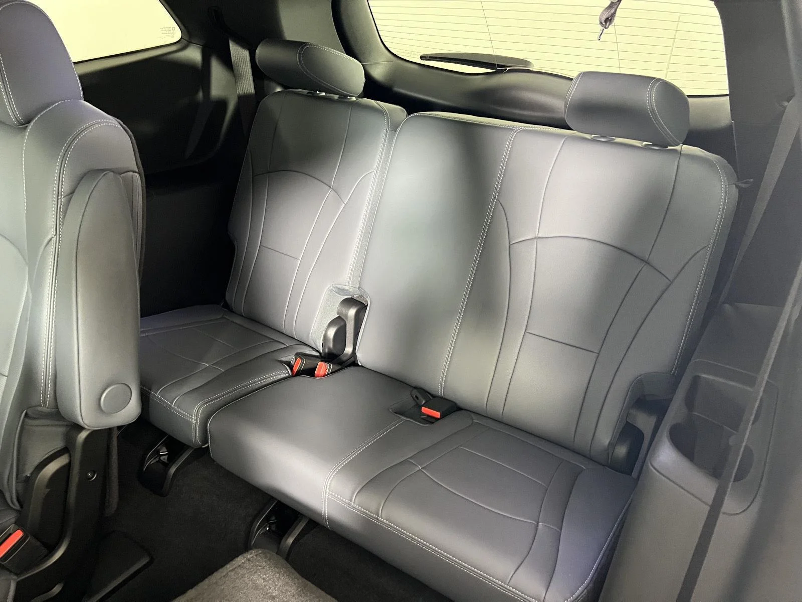 Used 2024 Summit White Buick Essence image 19