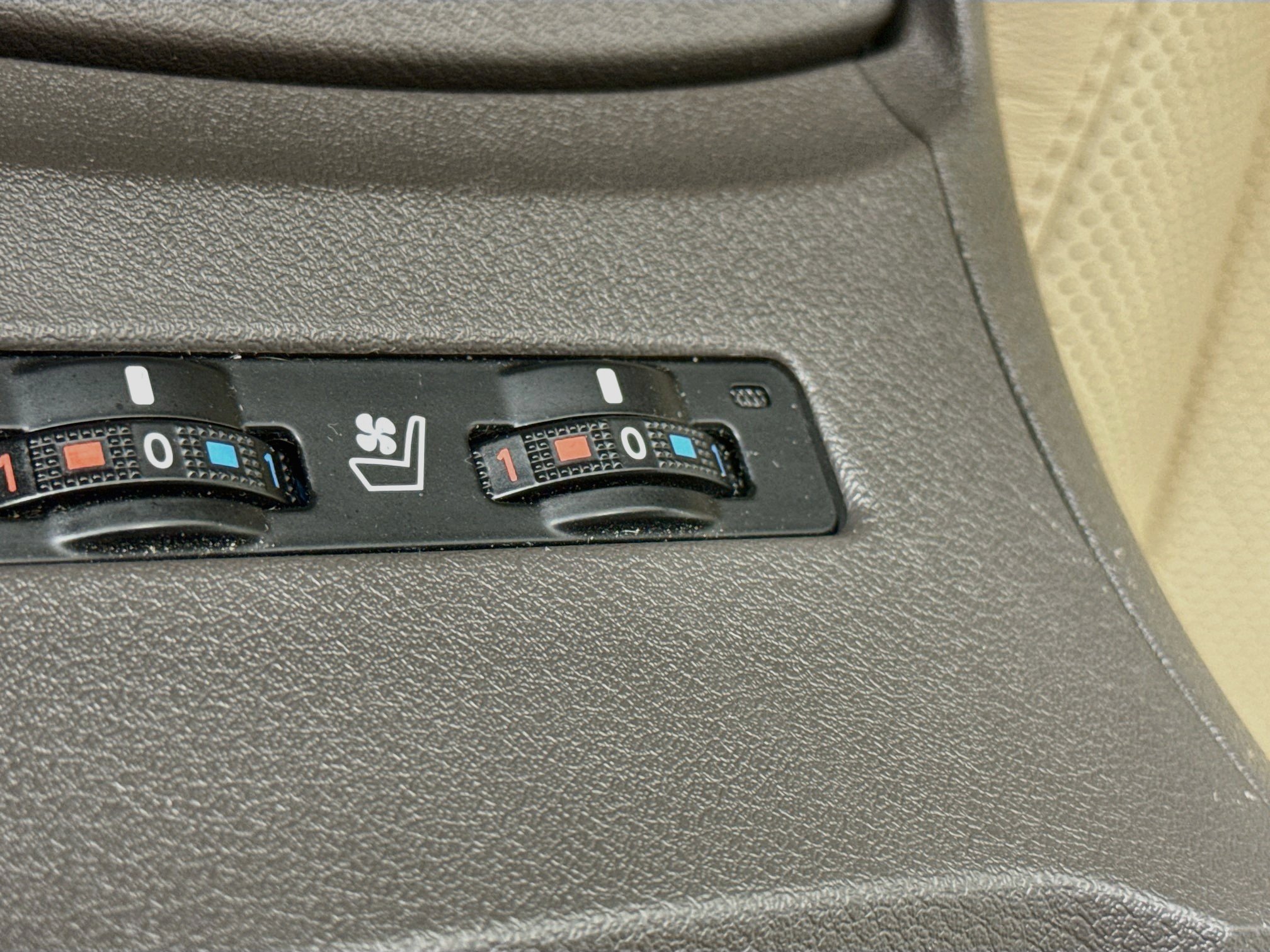 Used 2011 Satin Cashmere Metallic Lexus Base image 19