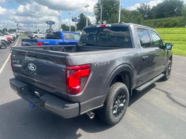 New 2026 Carbonized Gray Metallic Ford XLT image 5
