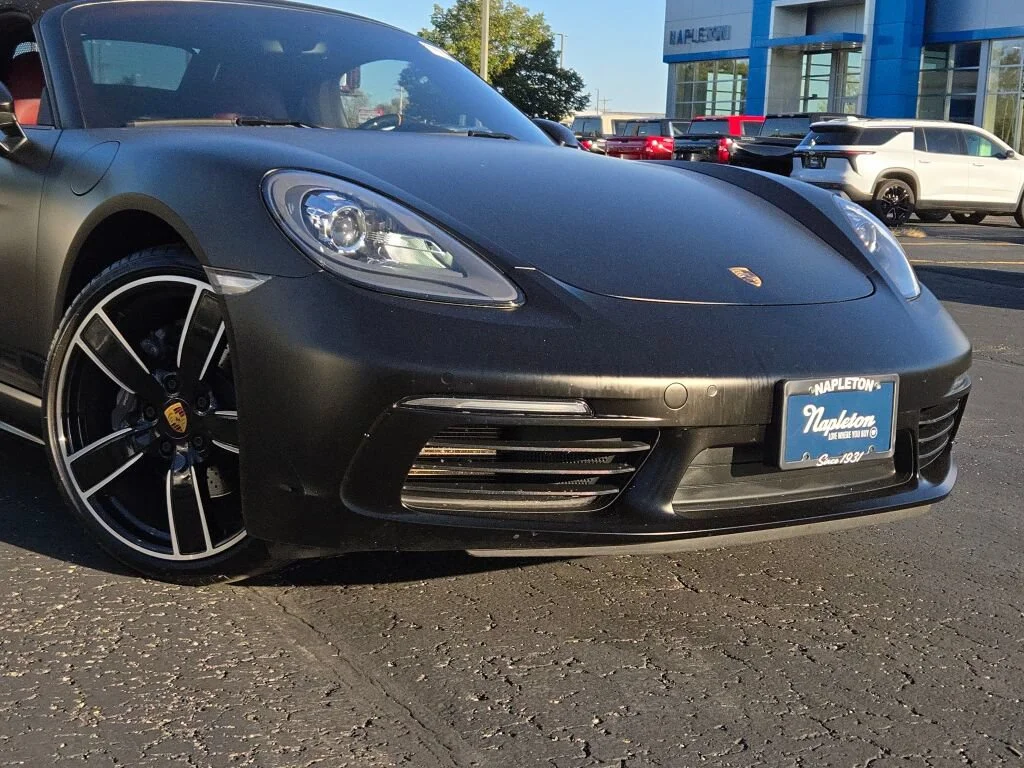 Used 2018 Black Porsche Base image 3
