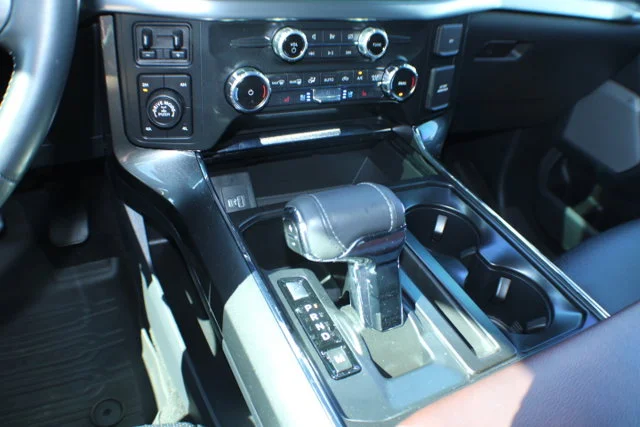 Used 2022  Ford LARIAT image 11