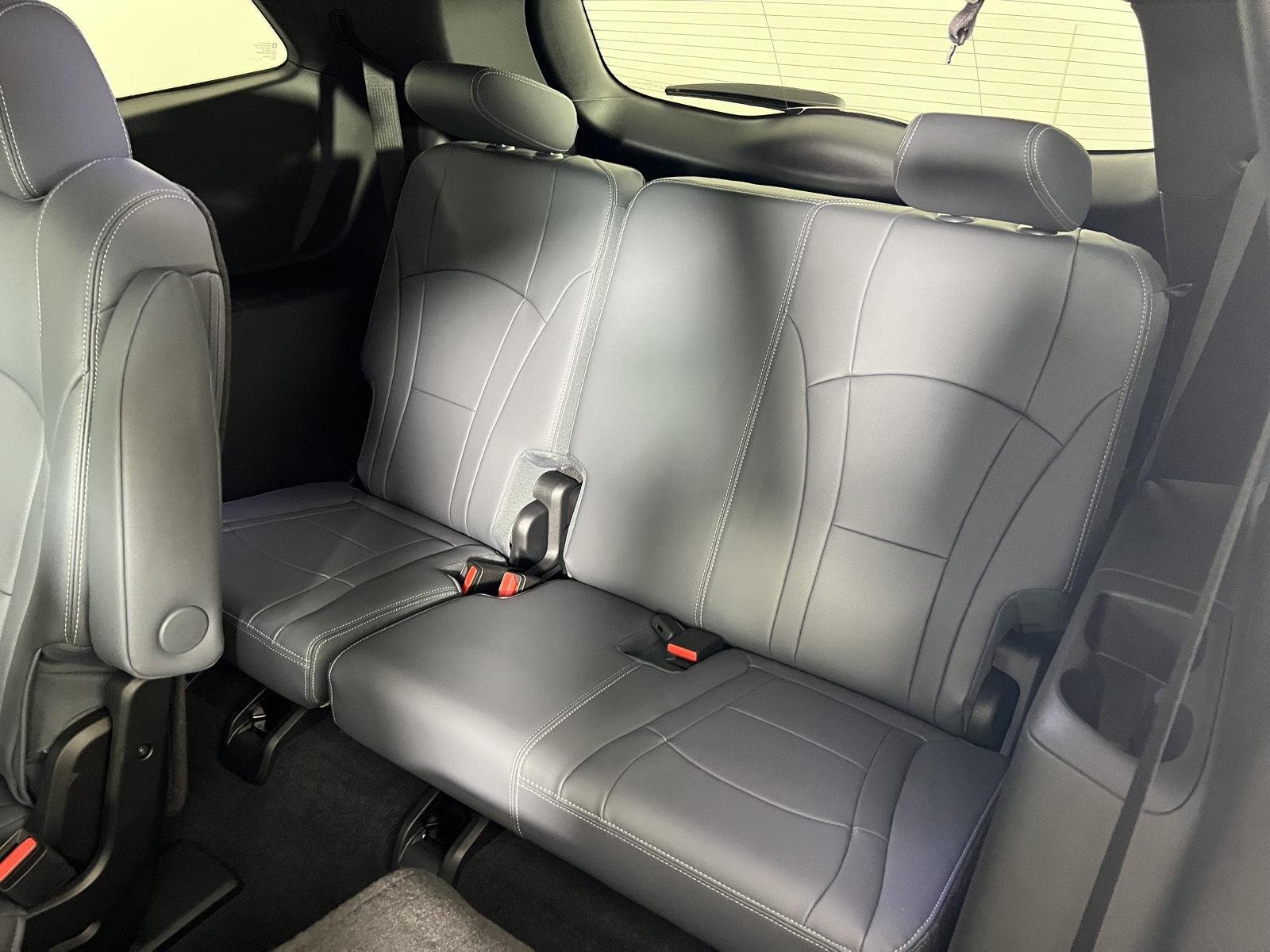 Used 2024 Summit White Buick Essence image 19