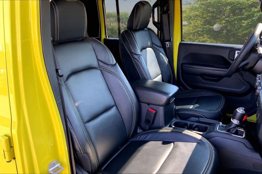 Used 2023 Yellow Jeep Sport S image 28