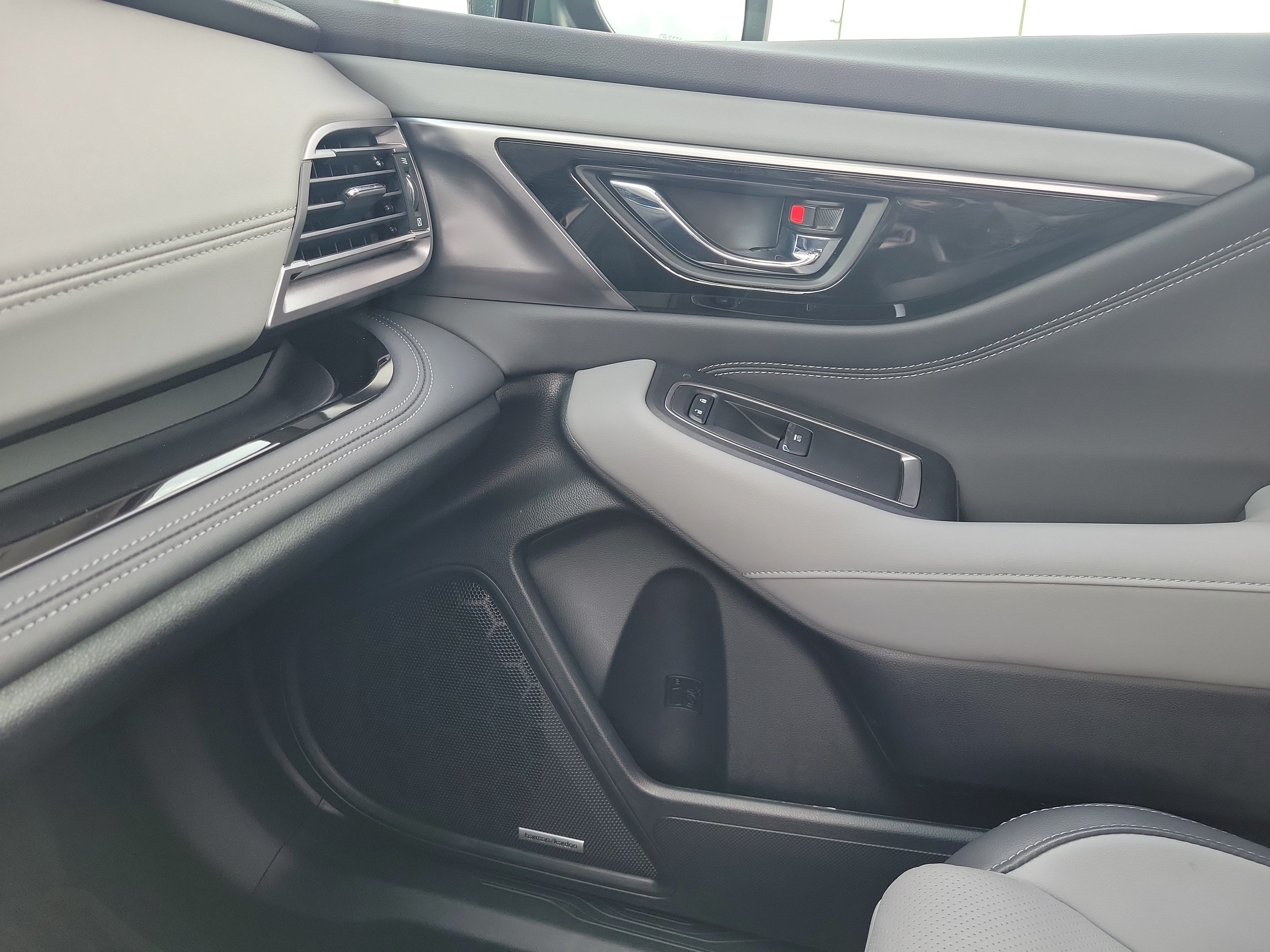 Used 2025 Magnetite Gray Metallic Subaru Limited image 28