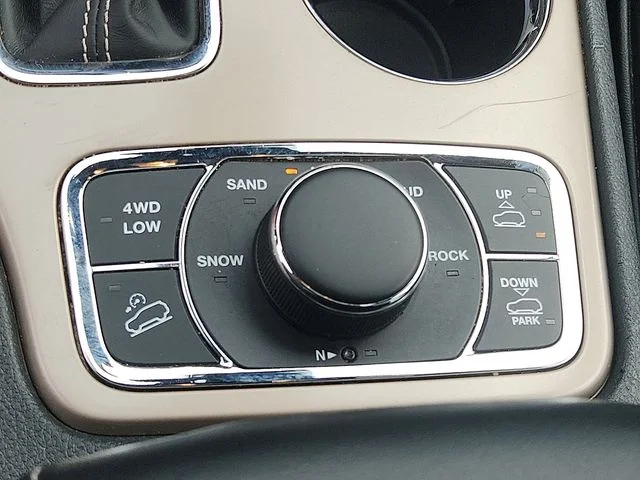 Used 2016 White Jeep Overland image 24
