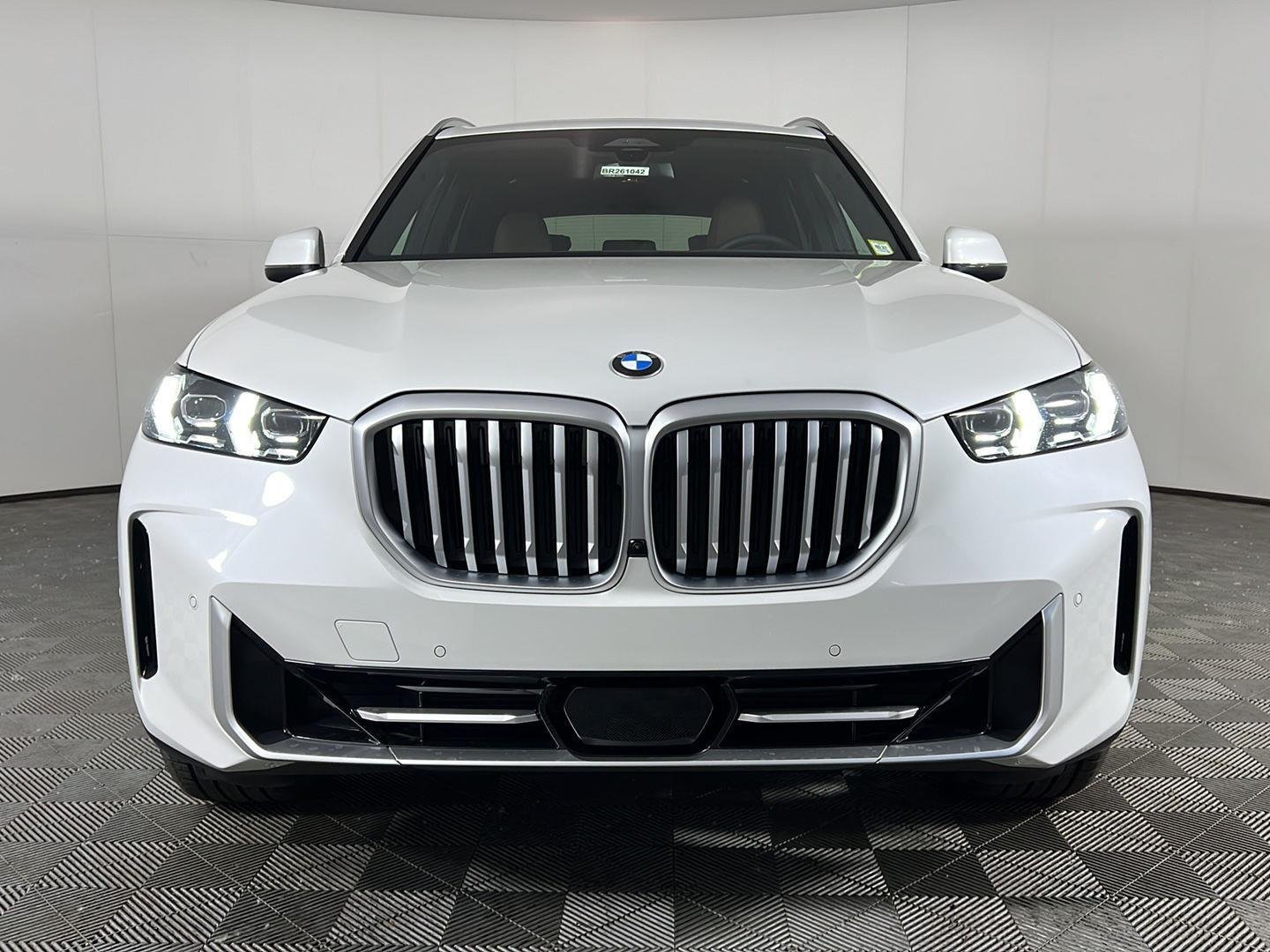 New 2026 Mineral White Metallic BMW xDrive40i image 18