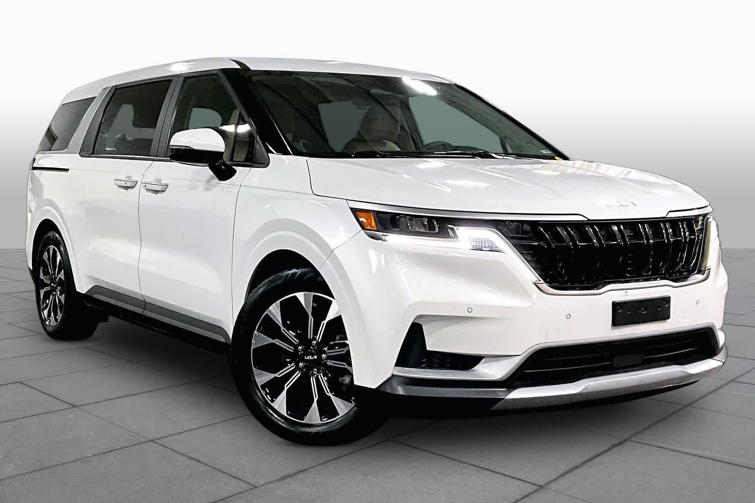 Used 2024 Snow White Pearl Kia EX image 3