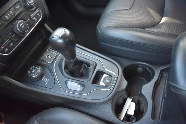 Used 2021 White Jeep Latitude Lux image 32
