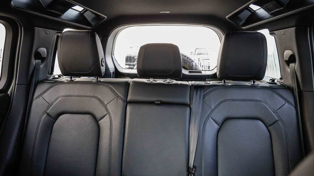 Used 2024  Land Rover S image 27