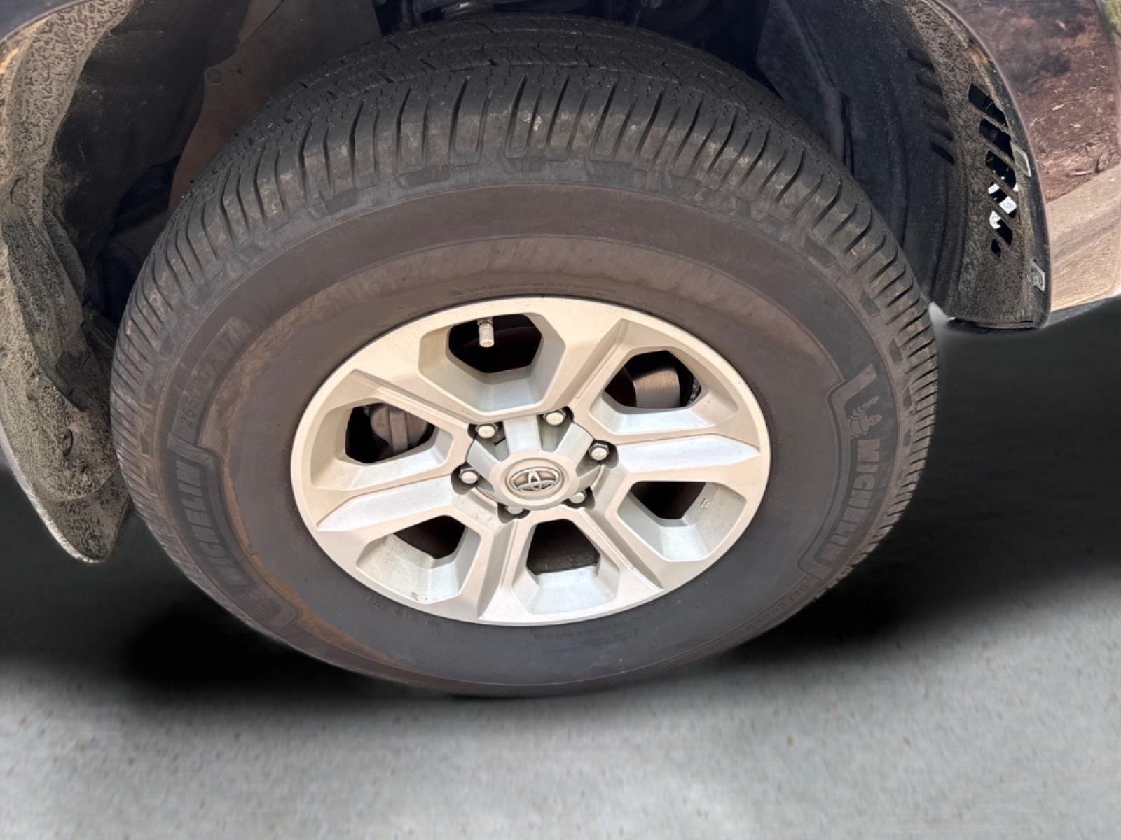 Used 2019 Midnight Black Metallic Toyota SR5 image 20
