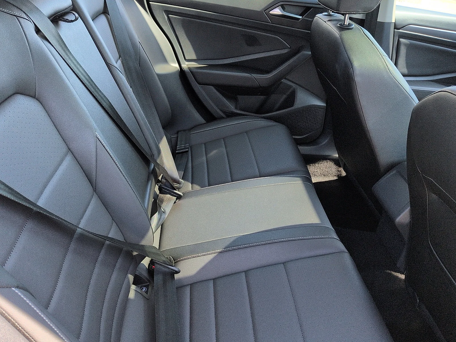 Used 2024 Silver Volkswagen SE image 8