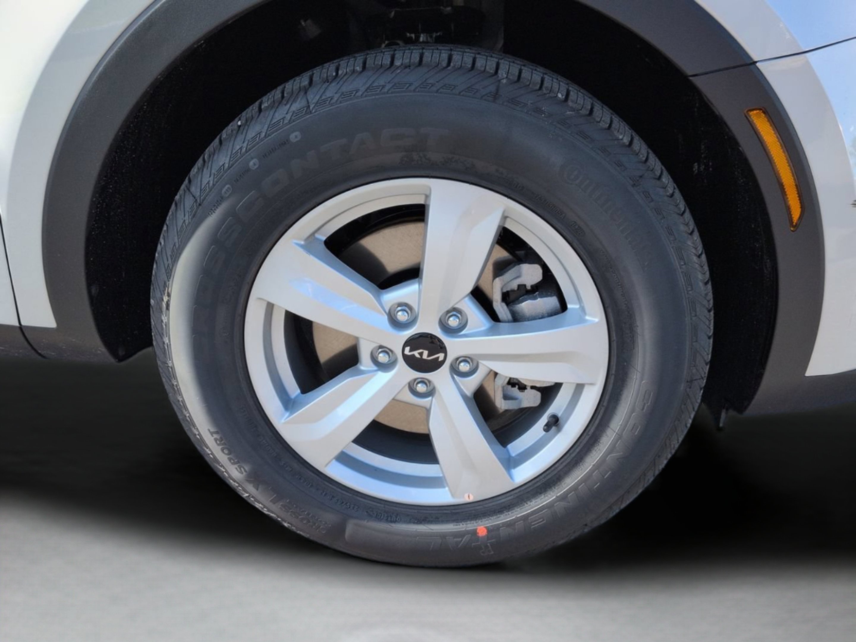 New 2026 Ivory Silver Kia LX image 33