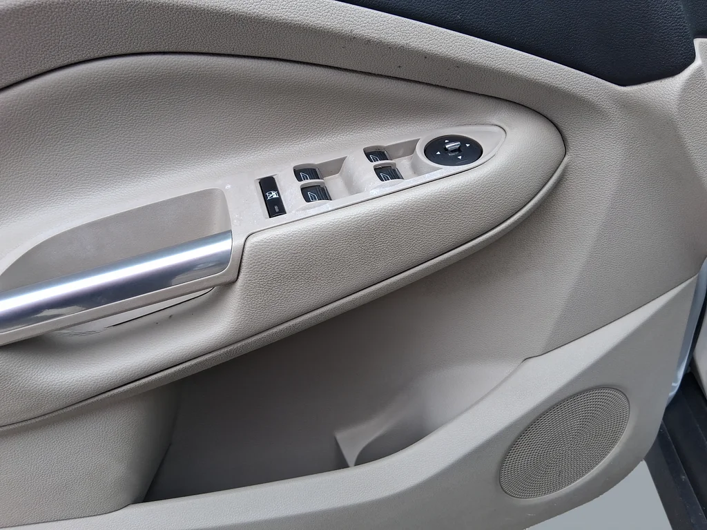 Used 2013 Silver Ford SE image 30