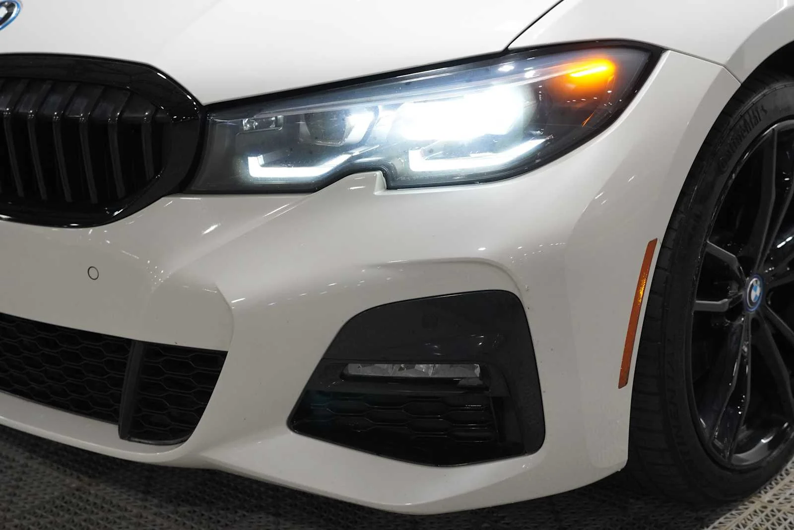 Used 2022 Mineral White Metallic BMW 330e xDrive image 7