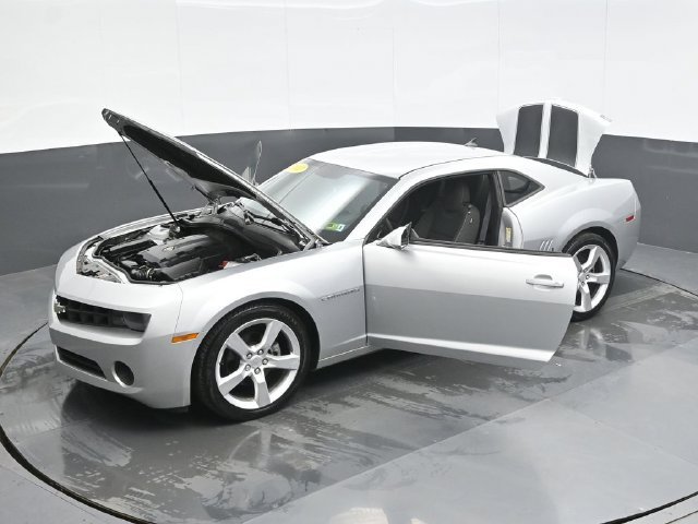 Used 2011 Silver Chevrolet 1LS image 28