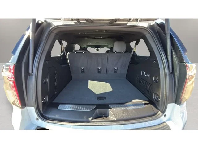 Used 2024 Summit White Chevrolet High Country image 31