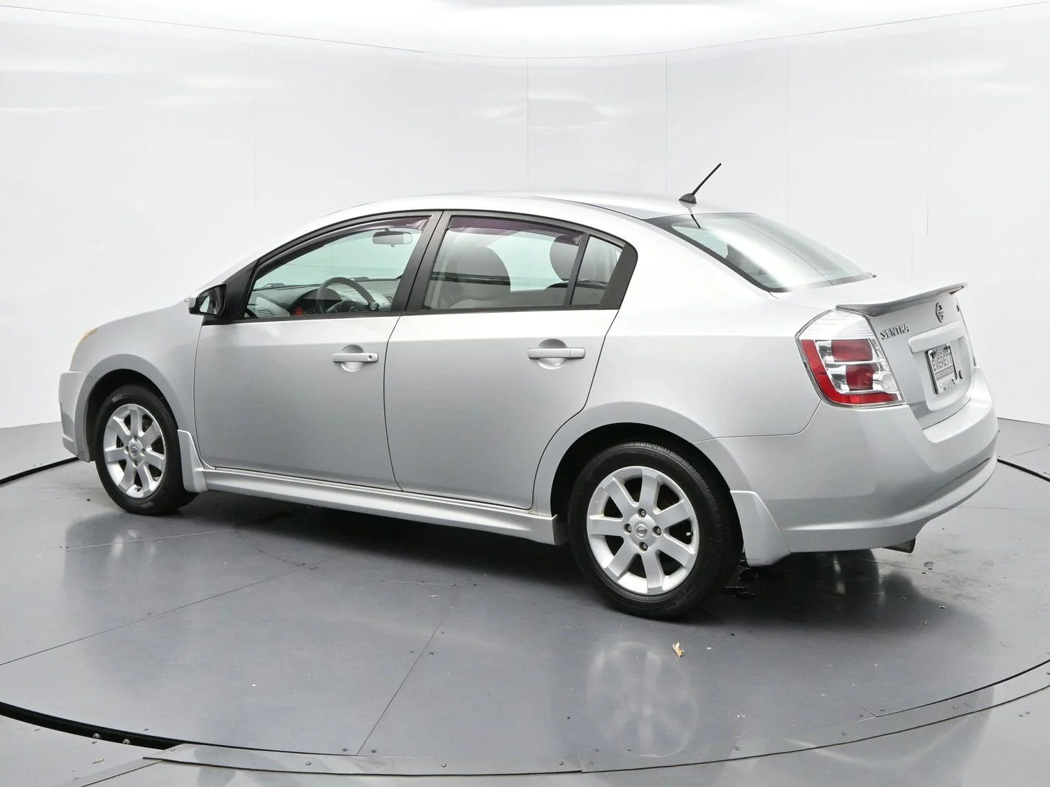 Used 2010 Brilliant Silver Metallic Nissan 2.0 SR image 5