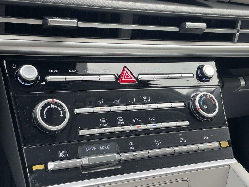 New 2027 White Hyundai SE FWD image 29