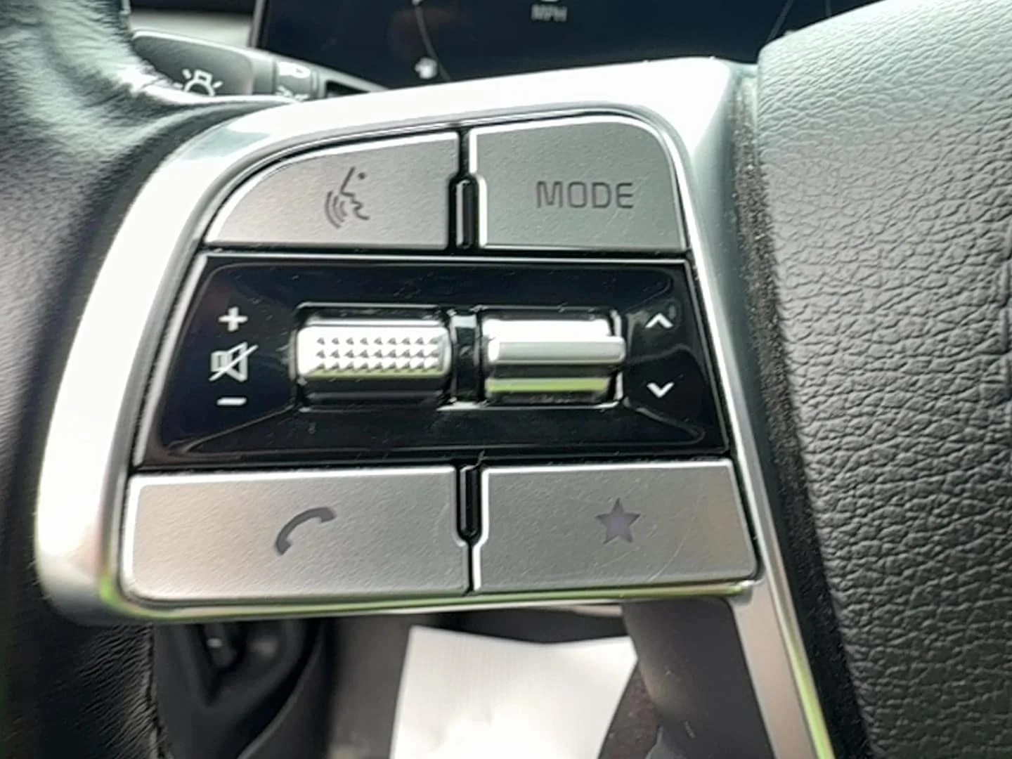 Used 2024 White Kia SX X-LINE image 17