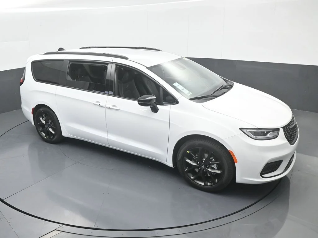 New 2026 Bright White Clear-Coat Exterior Paint Chrysler Select image 52