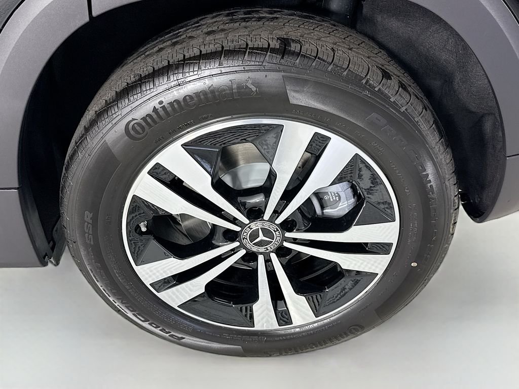 Used 2025 Black Mercedes-Benz GLB 250 image 30