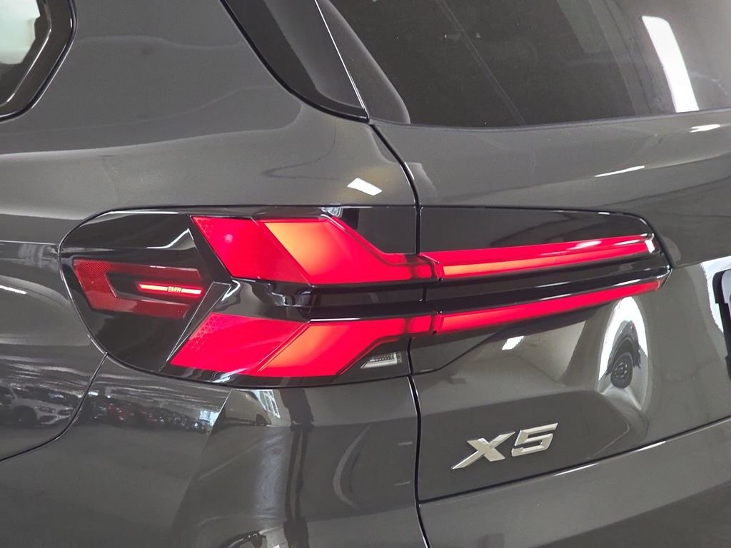 New 2026 Dravit Grey Metallic BMW xDrive50e image 22