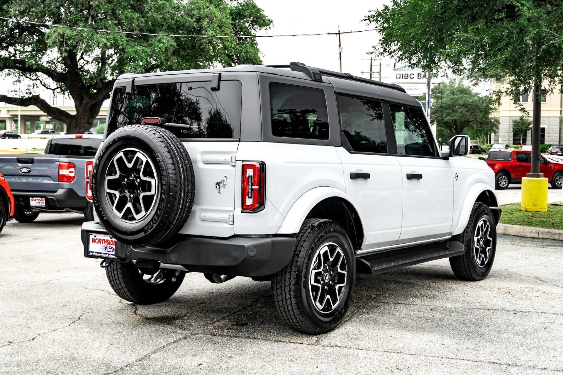 New 2026 Avalanche Gray Ford Outer Banks image 4