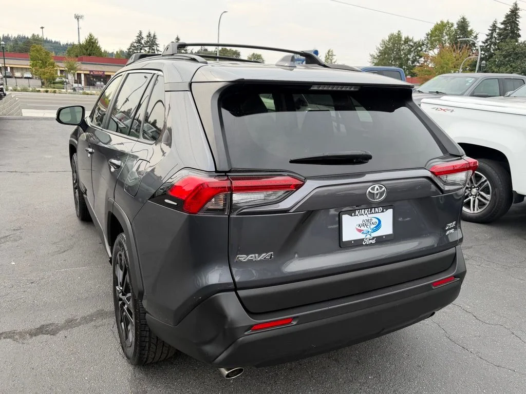 Used 2019 Magnetic Gray Metallic Toyota XLE Premium image 9