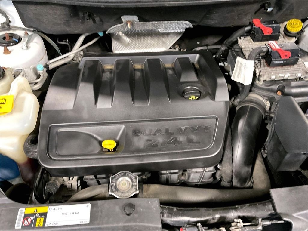 Used 2017 White Jeep Latitude image 28