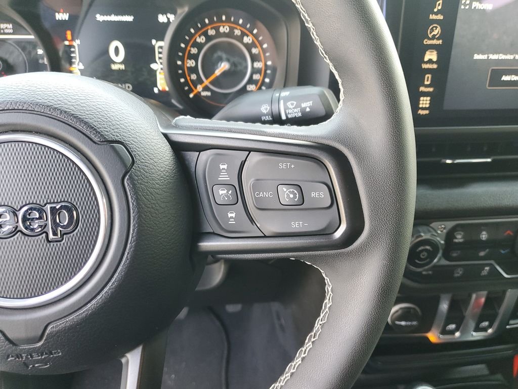 Used 2025 White Jeep Sport S image 17
