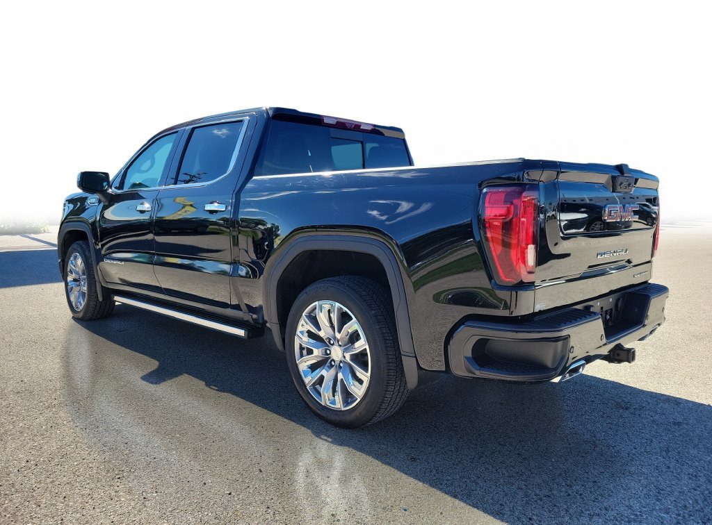 Used 2025 Onyx Black GMC Denali image 3