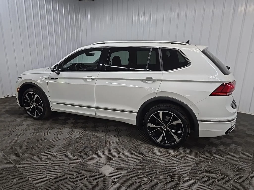 Used 2024 White Volkswagen 2.0T SEL R-Line image 4
