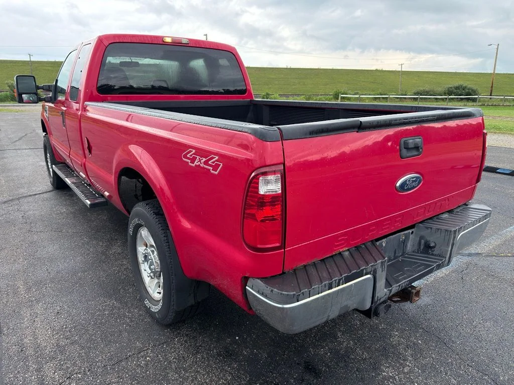 Used 2010  Ford XL image 13