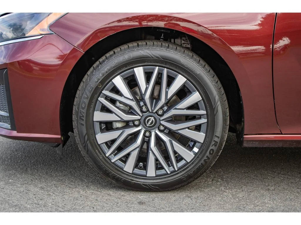 Used 2025 Garnet Pearl Metallic Nissan SV image 5