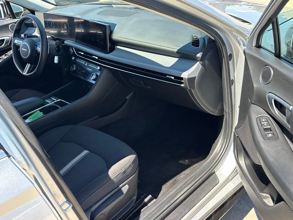 Used 2025 Aero Silver Hyundai SEL image 23