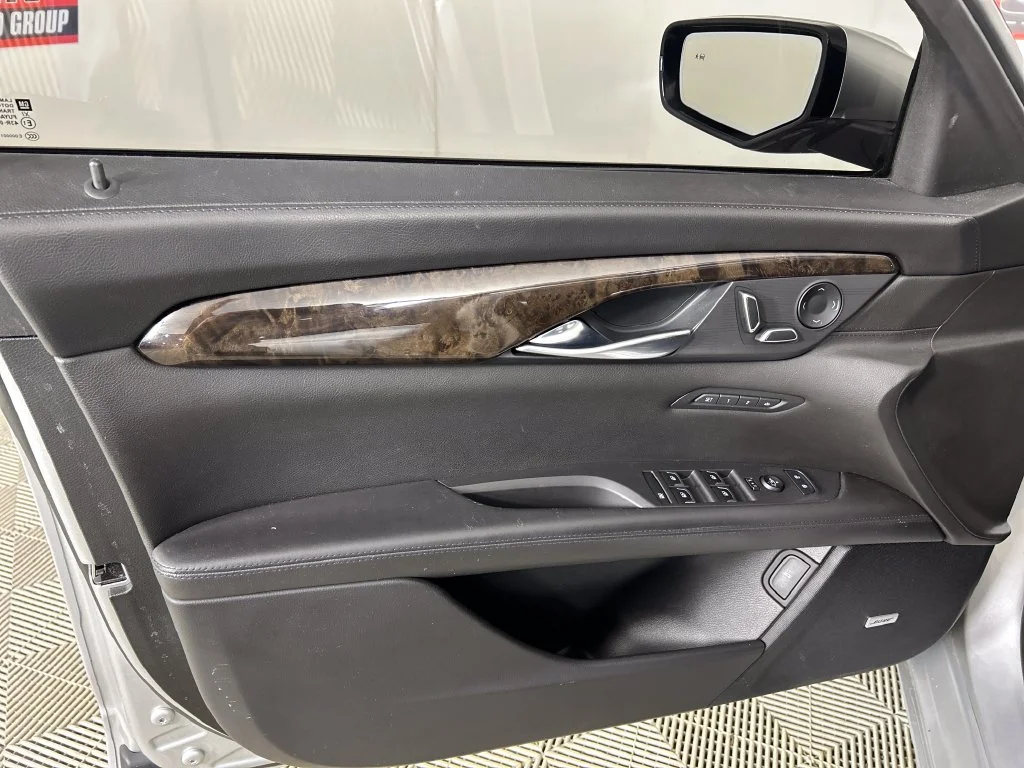 Used 2018 Silver Cadillac 3.6L Luxury image 11