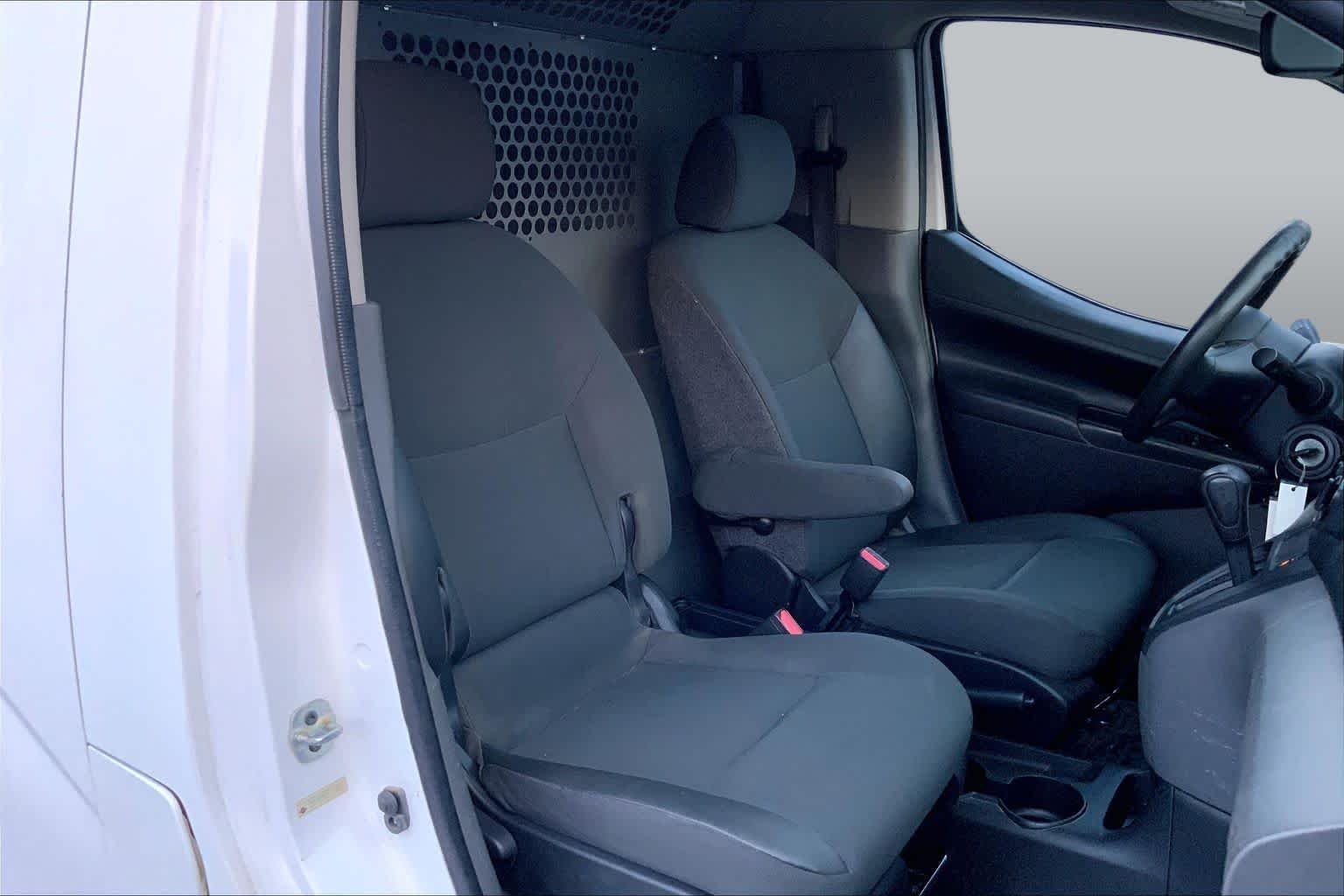 Pre-Owned 2015 Nissan NV200 S