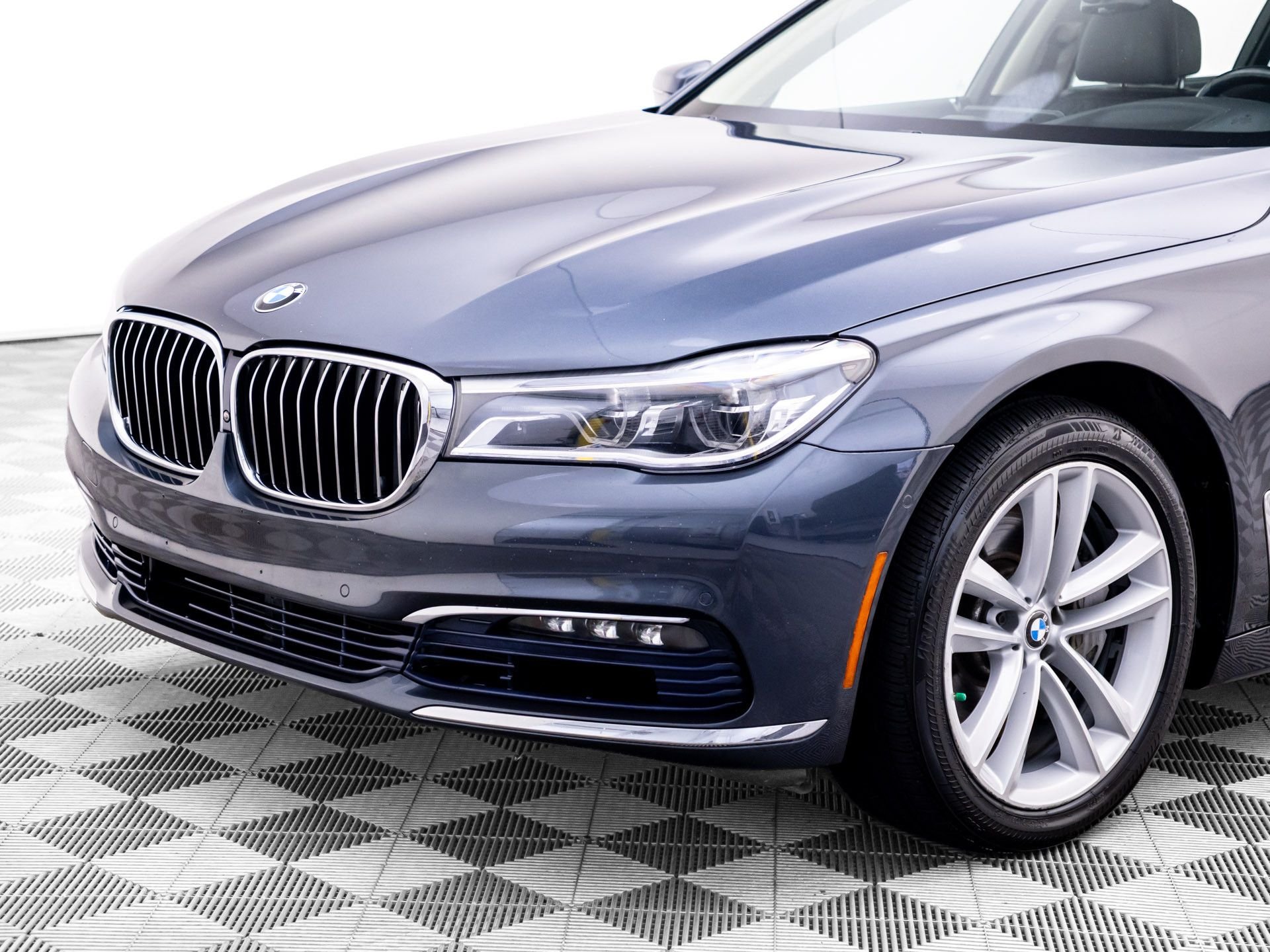 Used 2016 Gray BMW 750i xDrive image 37