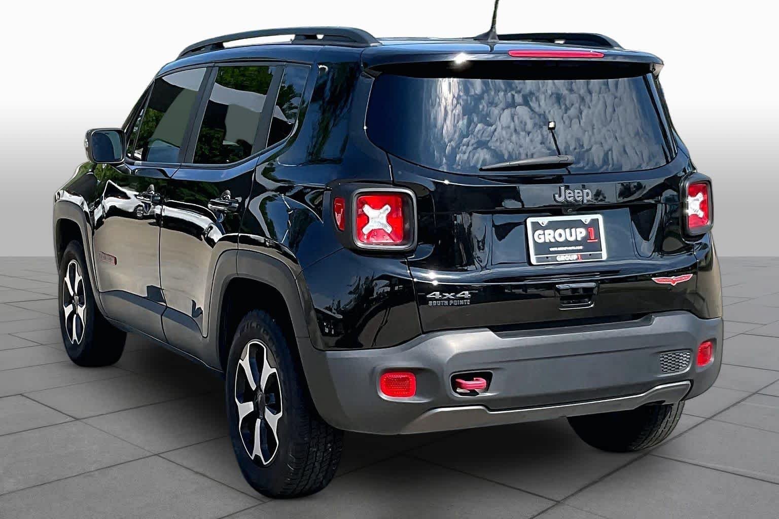 Certified Used 2022 BLACK CLEAR COAT Jeep Trailhawk image 12