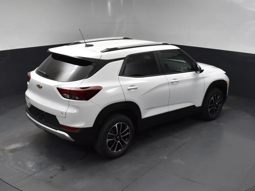 New 2026 Summit White Chevrolet LT image 34